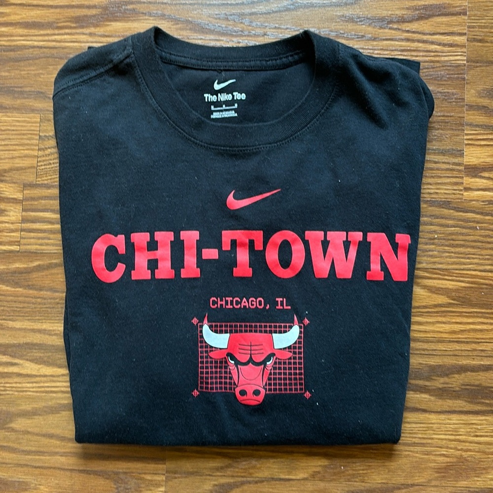 Chicago Bulls Nike T-Shirt men’s  size medium